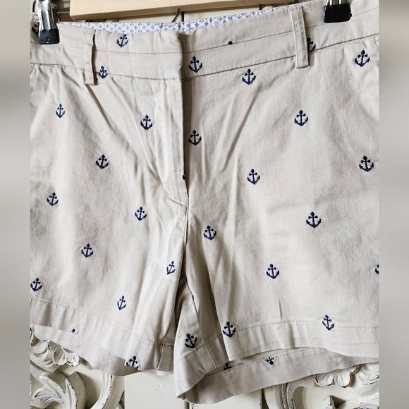 Khaki embroidered tailored shorts - Picture 7 of 16